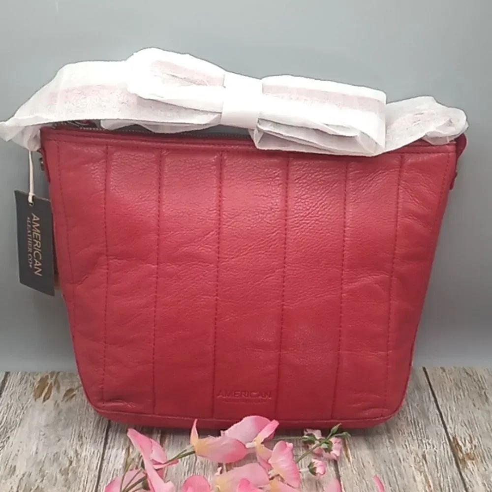 AMERICAN LEATHER CO. Dayton Quilted Leather Crossbody Bag Purse